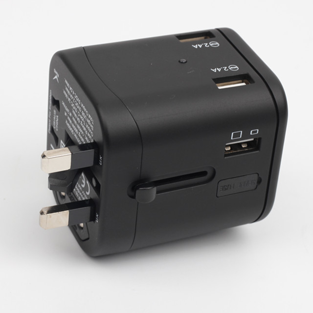 多插头插座 4500mA 全球壁式 USB 充电器 3